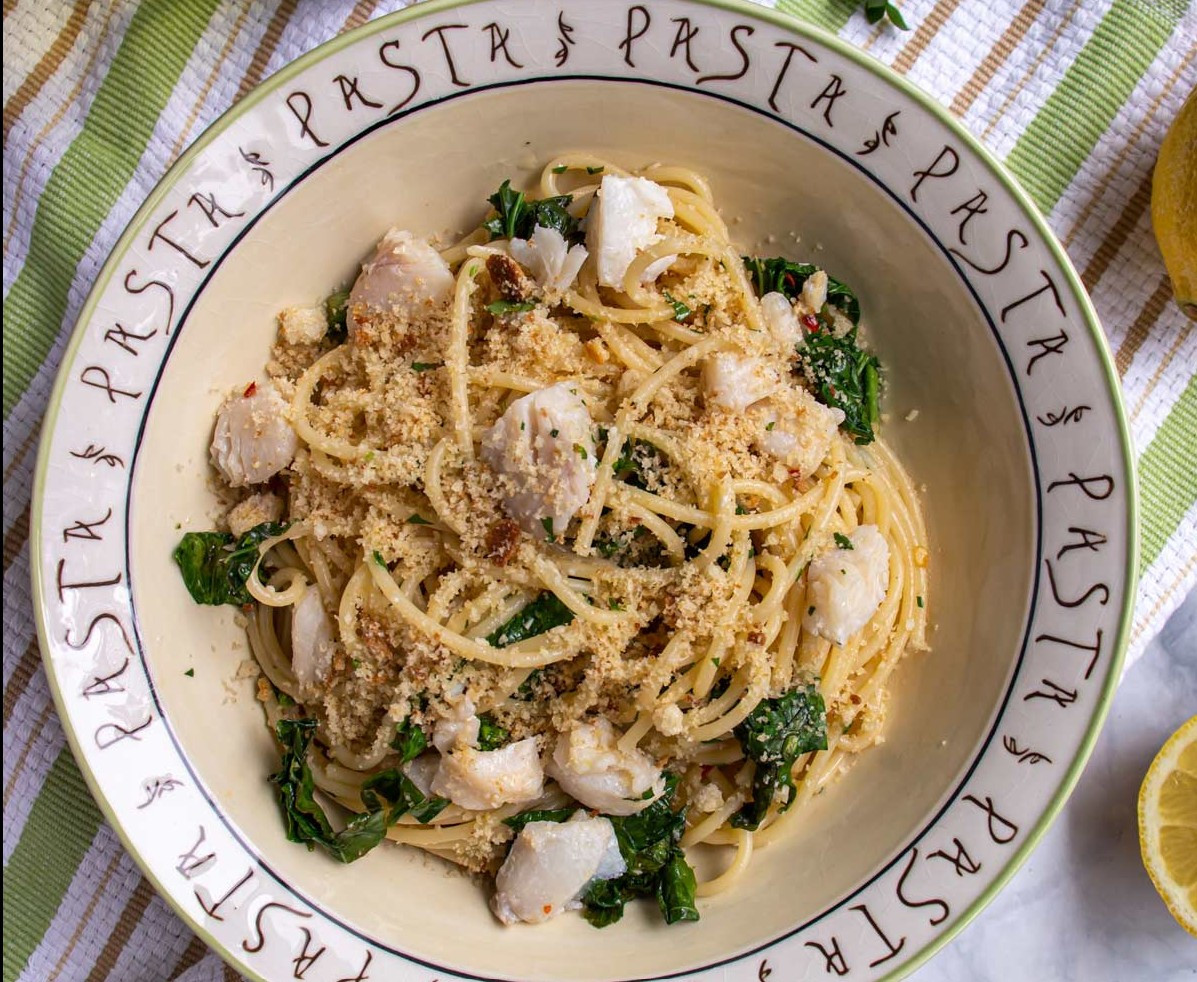 Spaghete cu cod, broccoli și usturoi