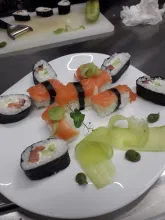 Sushi Maki cu somon și cremă de brânză