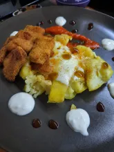 Bucățele pane de pește cu cartof zdrobit